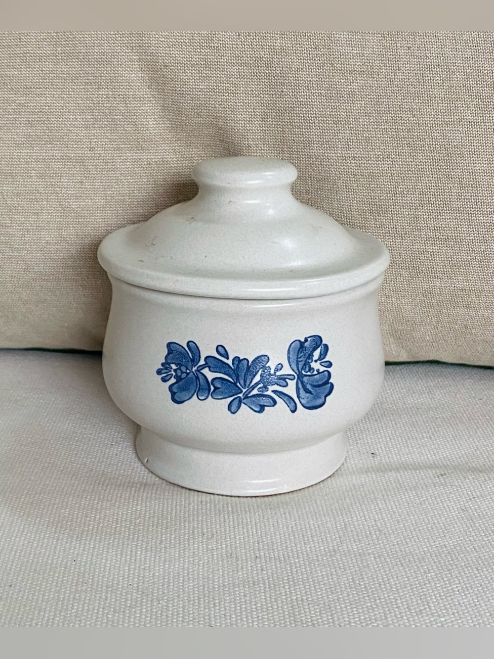 Vintage Pfaltzgraff Yorktowne Lidded Sugar Bowl Stoneware USA